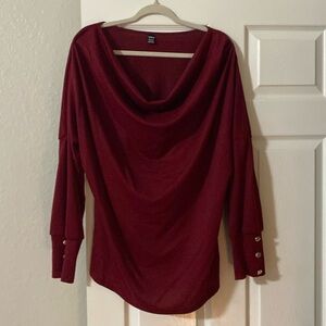Three-quarter sleeve top with scoop neck cranberry color